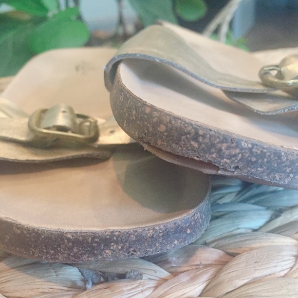 👡🎁FWP Gold Lucky Brand Slider Sandals - Picture 6 of 7